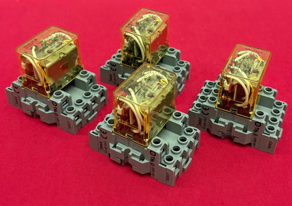 IDEC RELAY RH4B-UL D DC24V  w/ BASE SH4B-05C 300V 10A - 1 LOT QTY 4