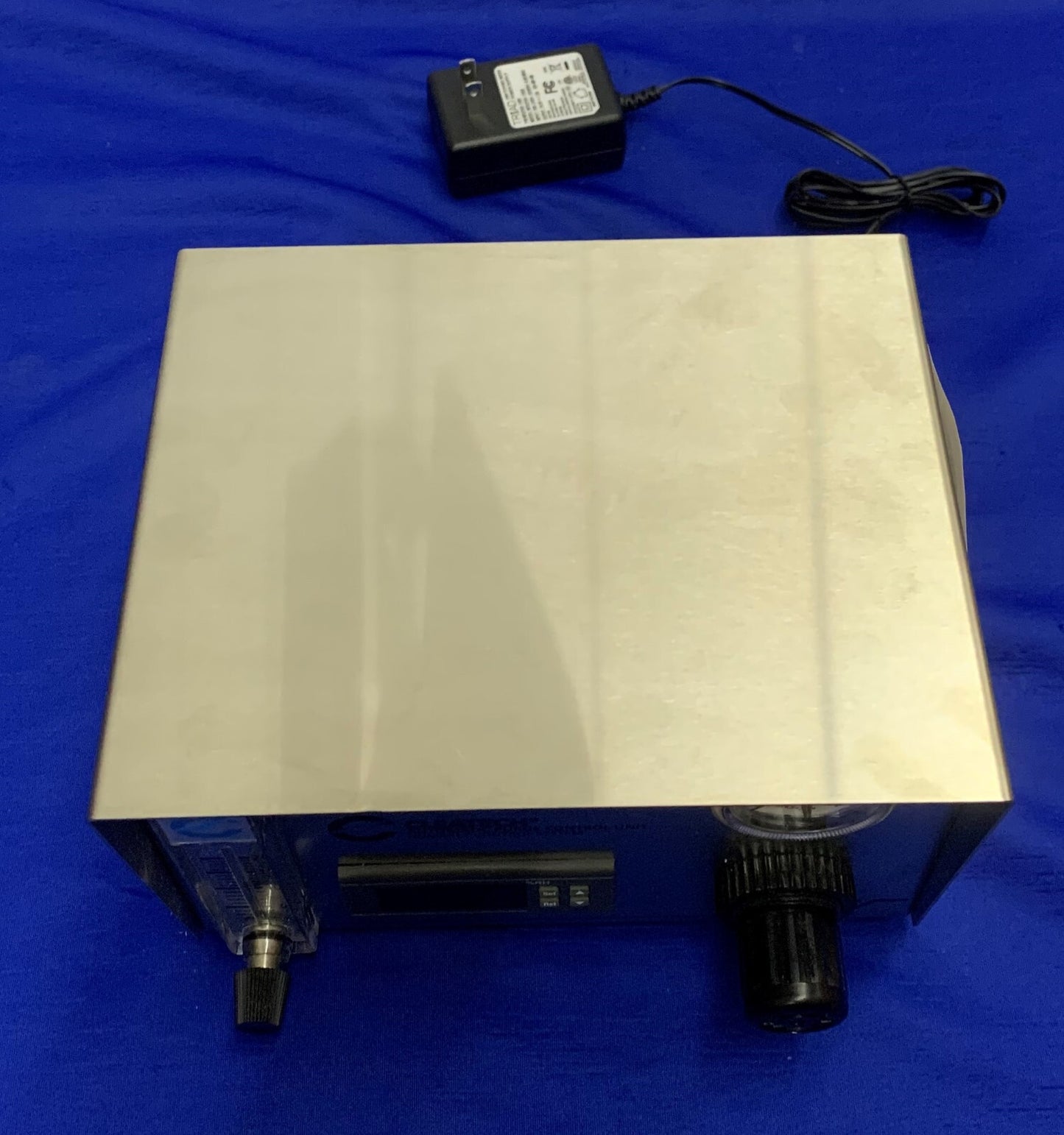 CLEATECH HUMODULE DESSICATEUR D'HUMIDITÉ À CONTRÔLE AUTOMATIQUE DE PURGE AVEC ARMOIRE/SUPPORT