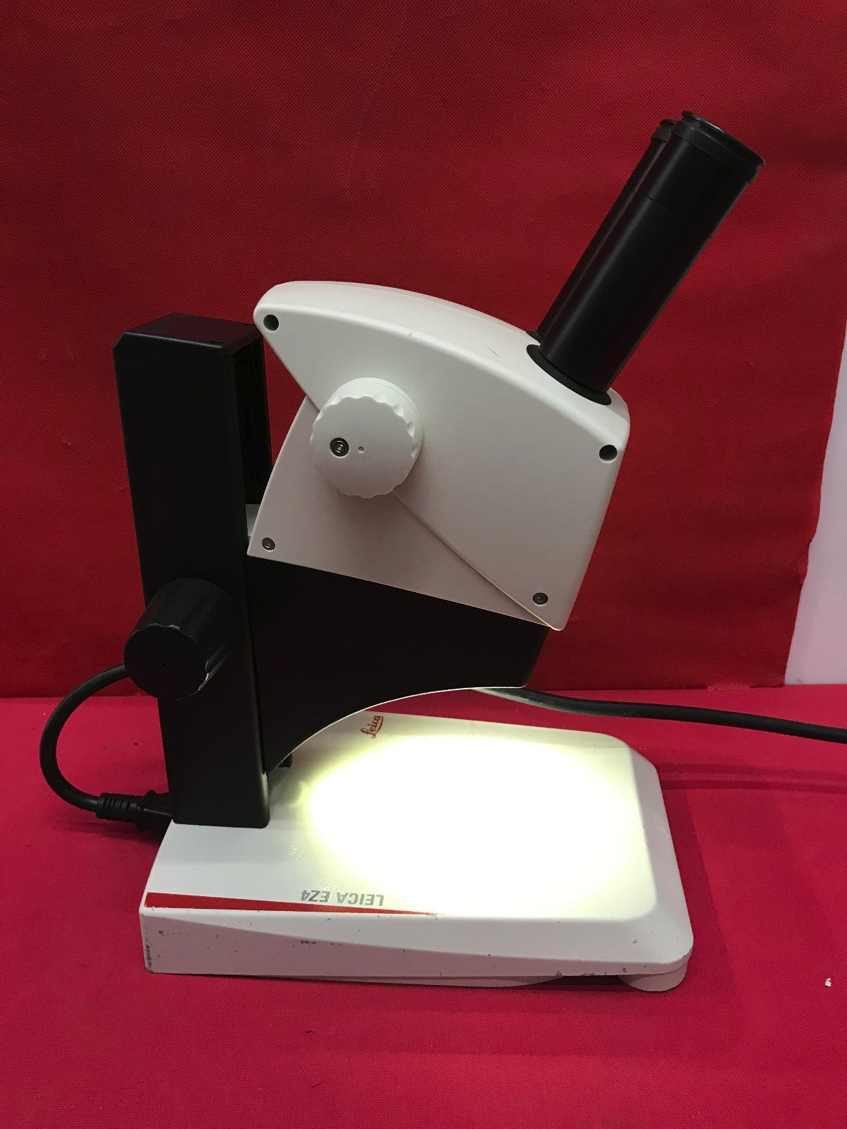 LEICA EZ4 STEREO MICROSCOPE WITH BUILT IN TOP AND BACK LIGHTING 8-35X