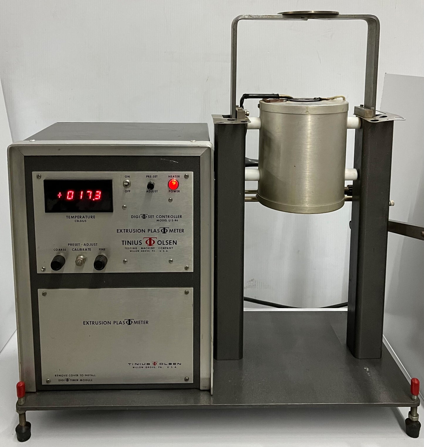 TINIUS OLSEN, EXTRUSIE PLASTOMETER, UNIT GAAT AAN EN WARMTE, MAAR KAN NIET TESTEN