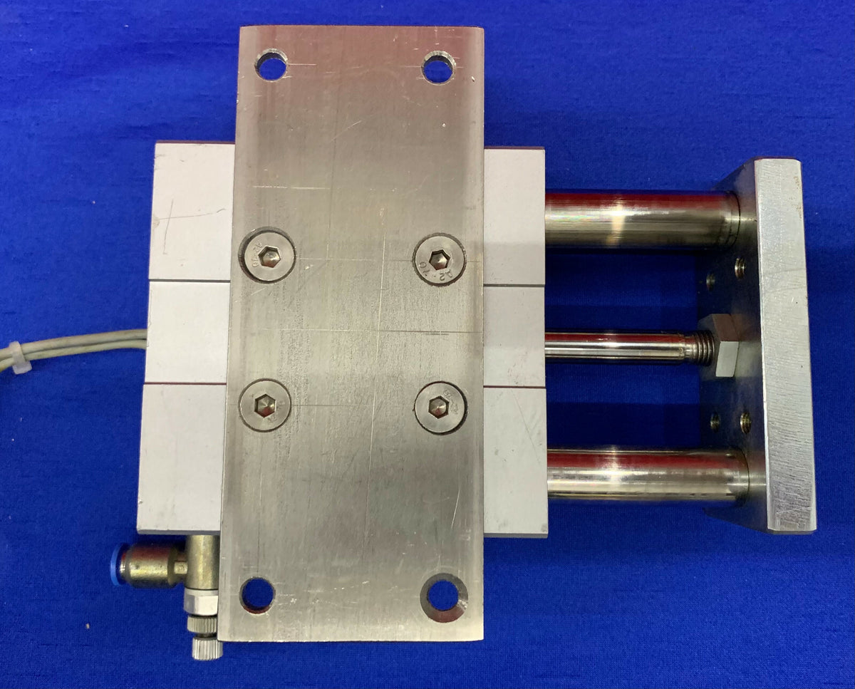Accionamiento guiado por cilindro Festo DFM-25-50-PA-GF con sensores de proximidad
