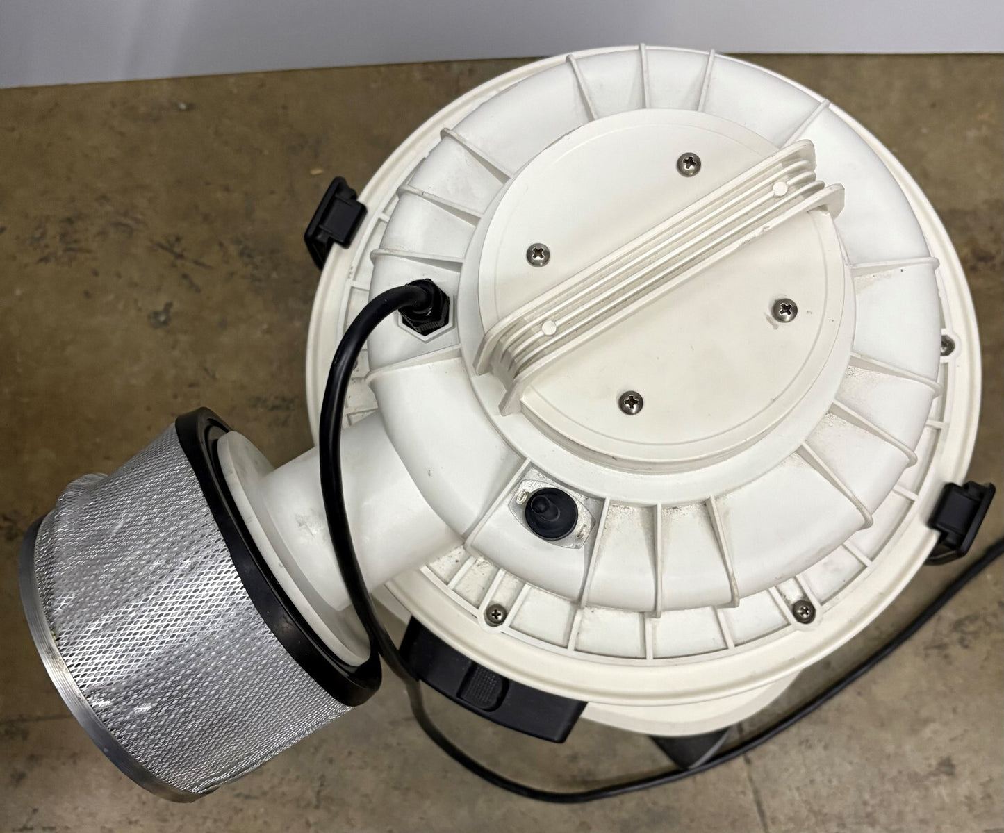 TIGER-VAC CR-1 CLEANROOM VACUUM CLEANER - FILTER DAMAGED BENT - NO ATTACHMENTS