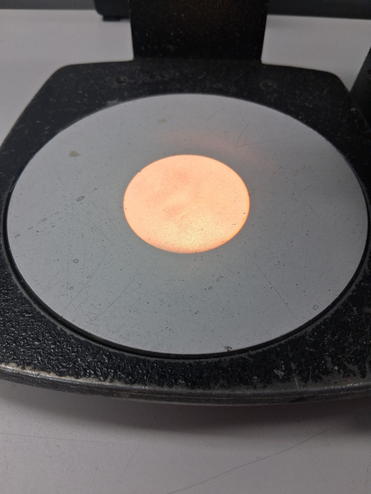 Leica StereoZoom 4 Microscope w/ 10X Eyepieces Stand & Light 7-30X Magnification