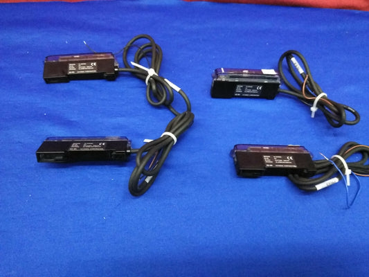 1 LOT QTY OF 4 - KEYENCE ES-M1  PROXIMITY SWITCH AMPLIFIER