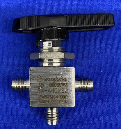 VANNE À BILLE 3 VOIES SWAGELOK SS-41GXS2 - ÉCROUS/VIRULES MANQUANTS