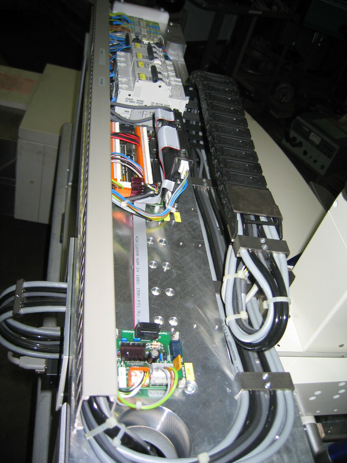 INFOTECH AUTOMATION AG IP-1000 「The Bull」ピックアンドプレースシステム