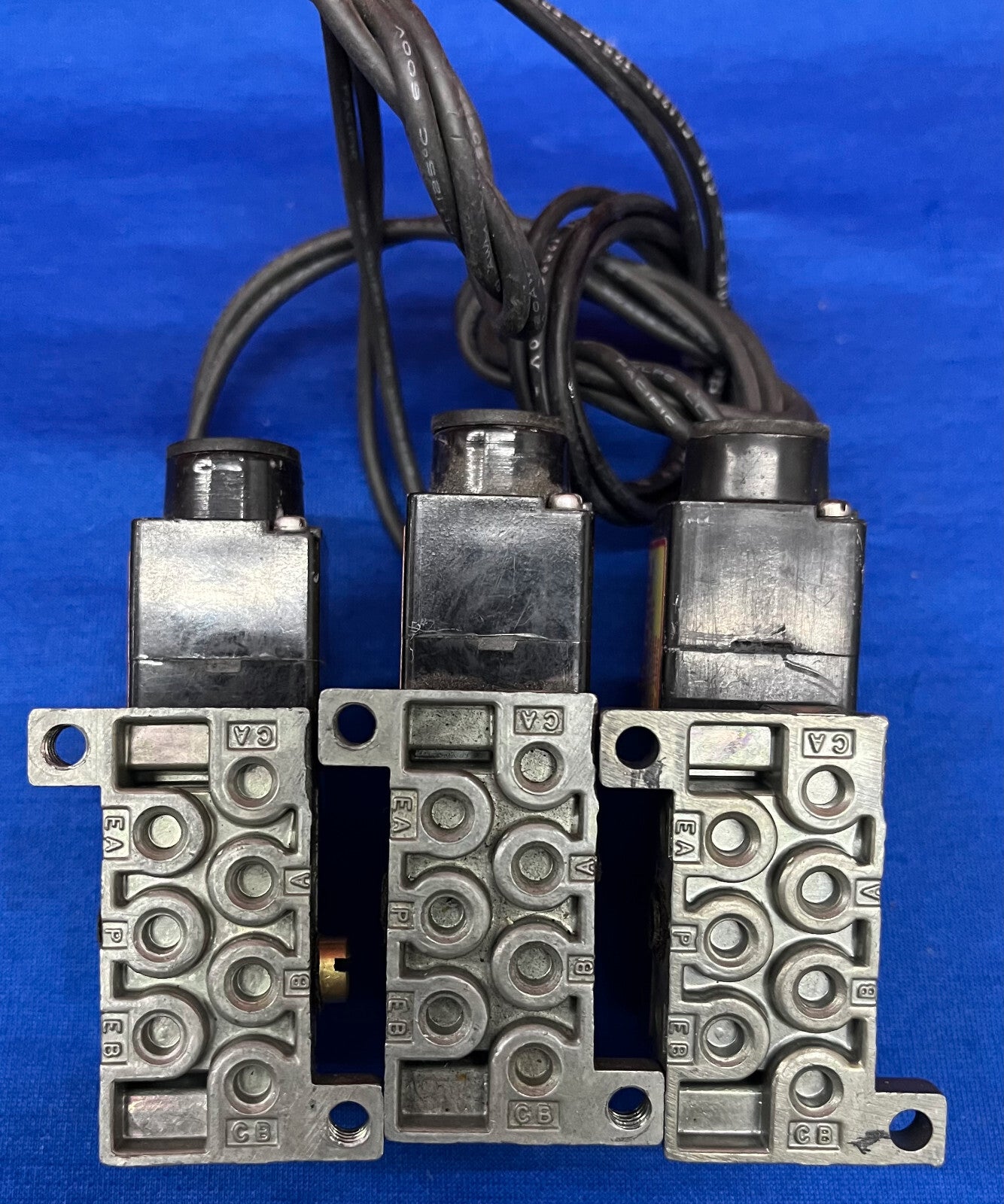 1 LOT DE 3 - ENSEMBLE D'ÉLECTROVANNE NUMATICS 030SA4410 #237-261B 150 PSI MAX