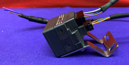 Unidad amplificadora Keyence AP-C40W Sensor de presión con soporte de montaje 12-24 V CC 