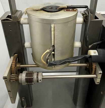 TINIUS OLSEN, EXTRUSIE PLASTOMETER, UNIT GAAT AAN EN WARMTE, MAAR KAN NIET TESTEN