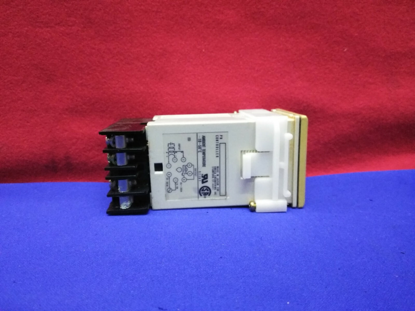 OMEGA CN4400 TEMPERATUURREGELAAR 