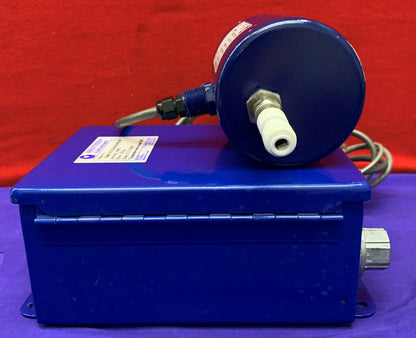 Intek Rheotherm 210R-T-UL1/16(1/4E)-0/10-24V &amp; TUL1/16(1/4E) stroommeter 