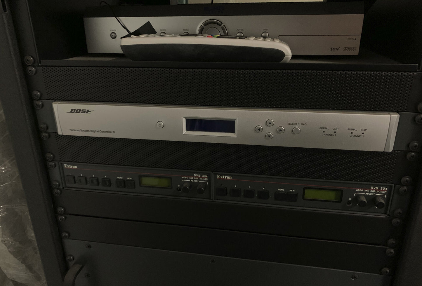 SPL INTEGRIERTE LÖSUNG MEDIENSCHRANK MIT INHALT