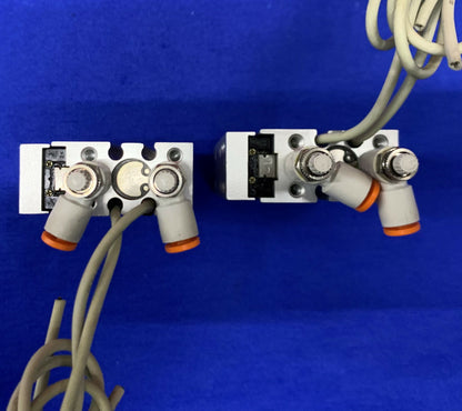 2er-Set SMC MXH10-25 Kompakt-Schiebetische mit SMC D-F9N-Sensor