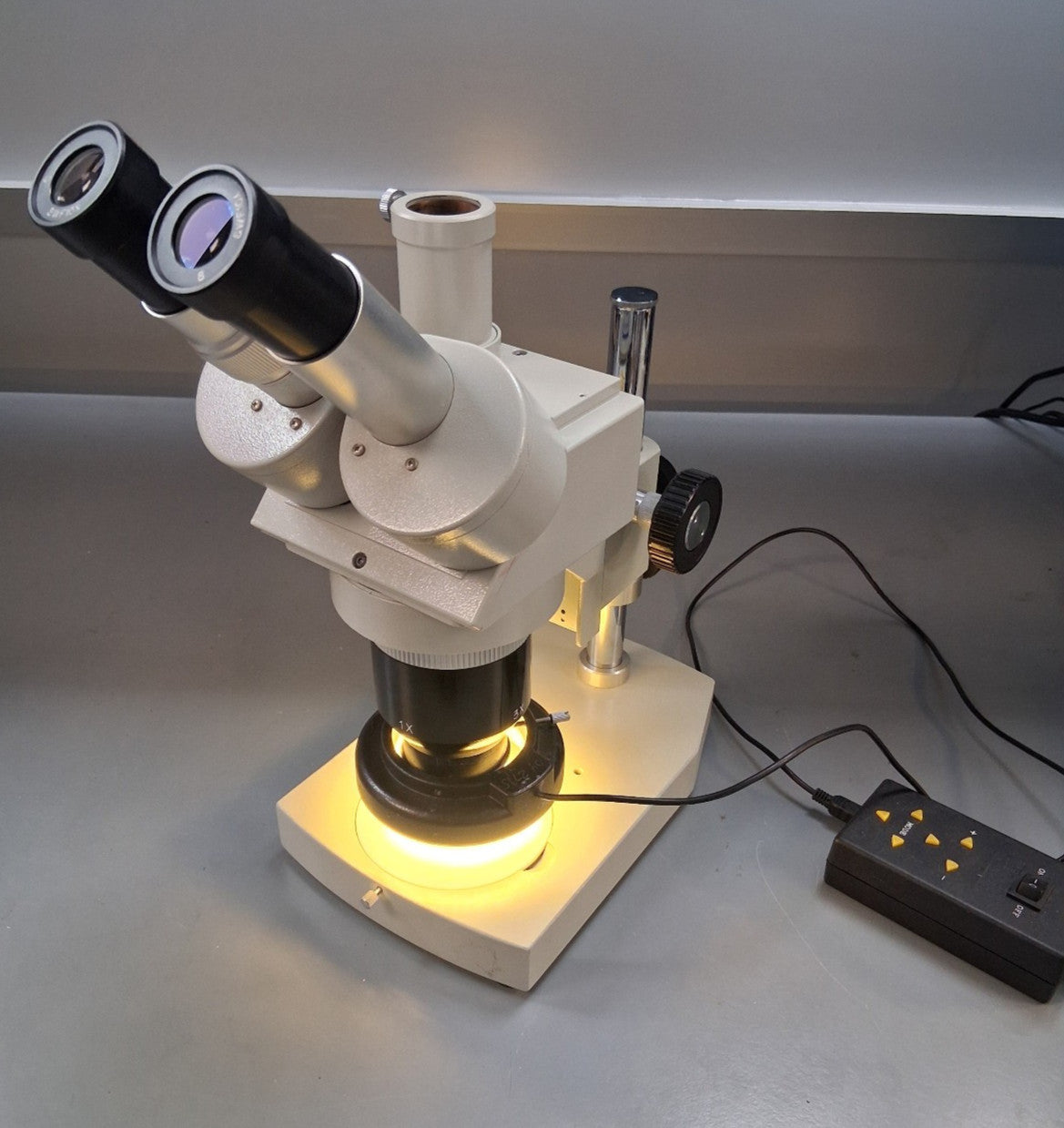 MEIJI EMT TRINOCULAR STEREO MICROSCOPE STAND LED LIGHT Missing Camera, Tube & TV