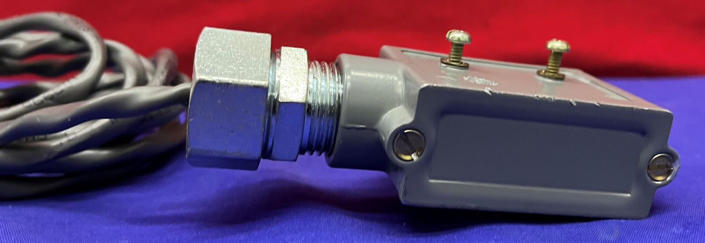 Micro-interrupteur BZ-2RL25551-A2 à enclenchement avec boîtier
