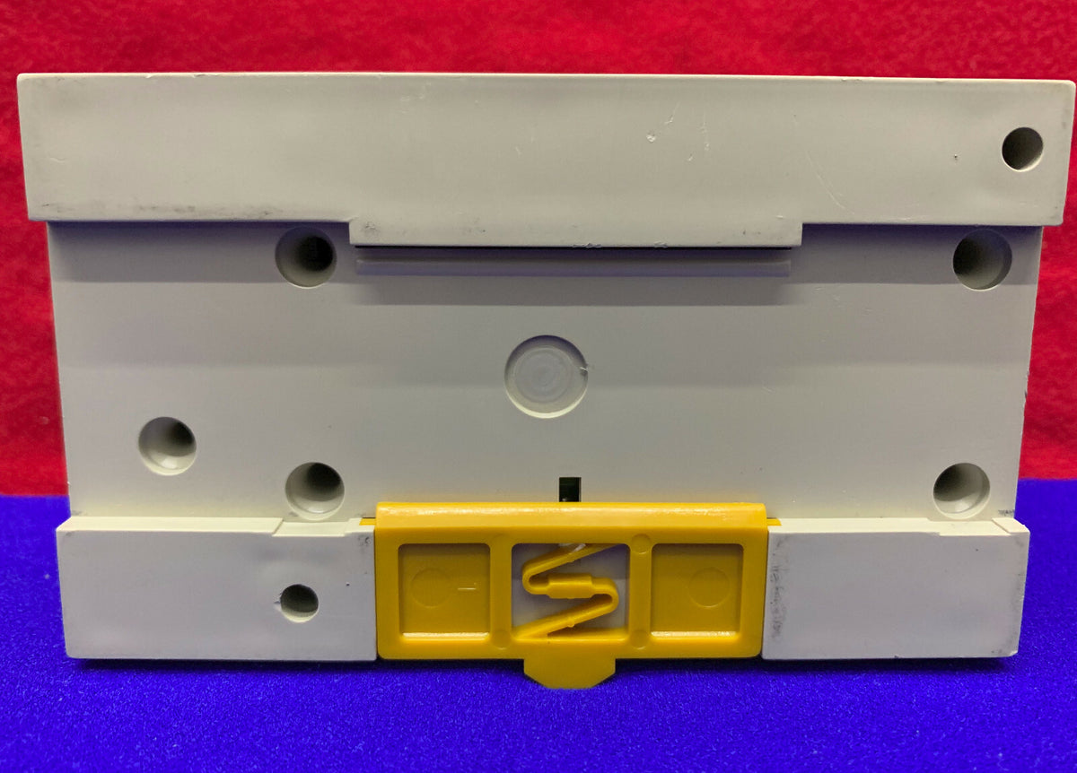 Contrôleur de système d'identification Omron V600-CD1D-V3, capots manquants