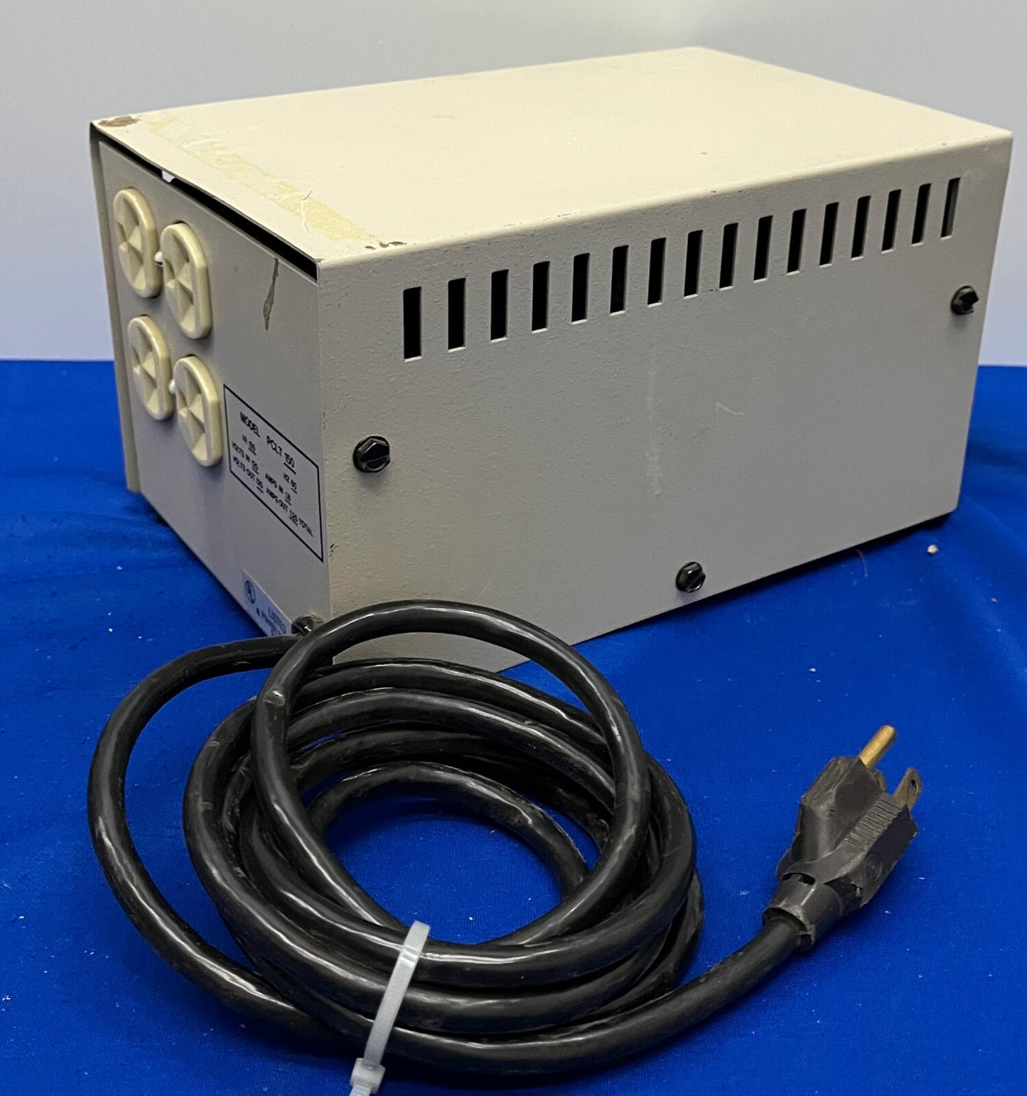 LINETAMER PCLT 150 パワーラインコンディショナー 150VA 60HZ IN 120 OUT 120