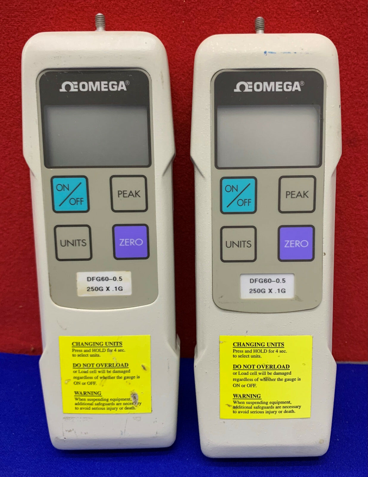 1 Lot Hoeveelheid van 2 - VOOR ONDERDELEN/REPARATIE Omega Engineering DFG60-11 Digitale Krachtmeter