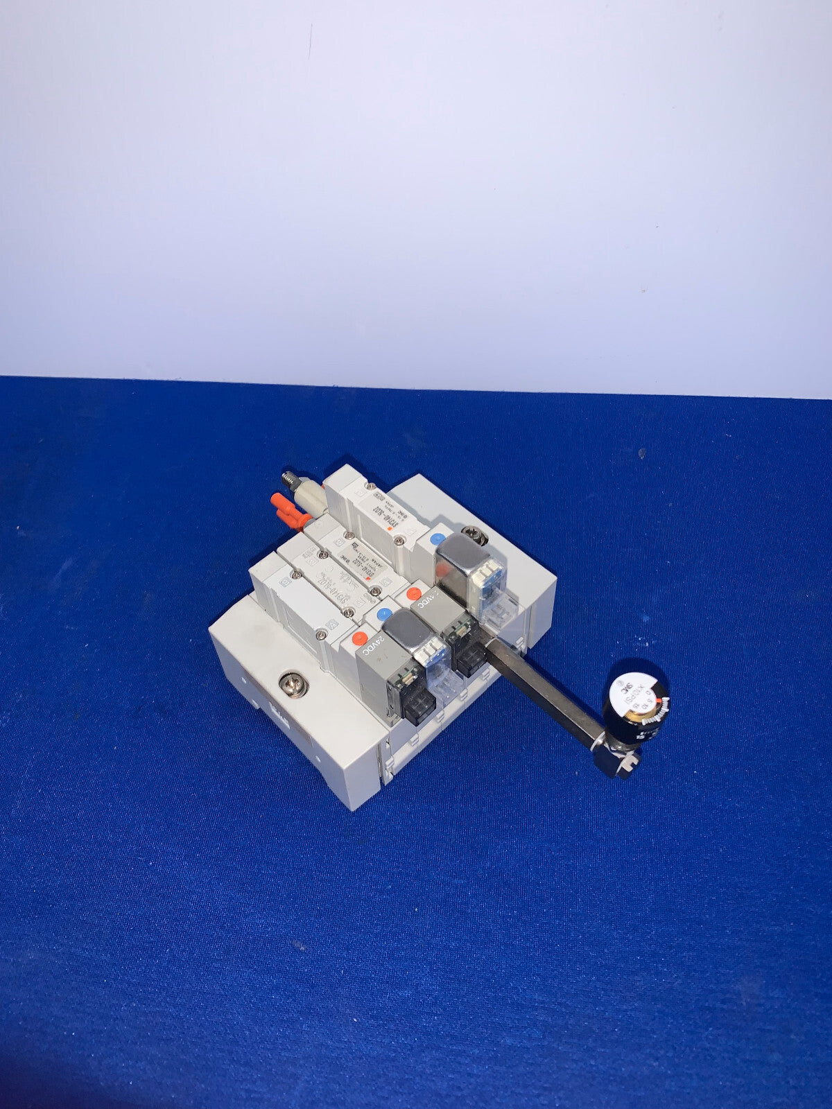 VÁLVULA SOLENOIDE SMC ARBY3000-06-P-2-X1 CON 3 SY3140-5LOZ