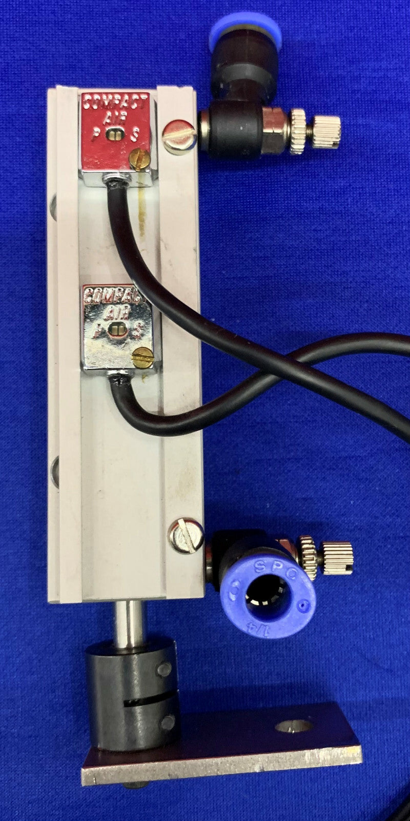 Cilindro neumático ITT Compact Air ATCL12X20US de 12 mm de diámetro con sensor de límite compacto