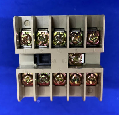 Compteur numérique Omron H7CR-C 12 à 24 V CC/24 V CA 50/60 Hz 