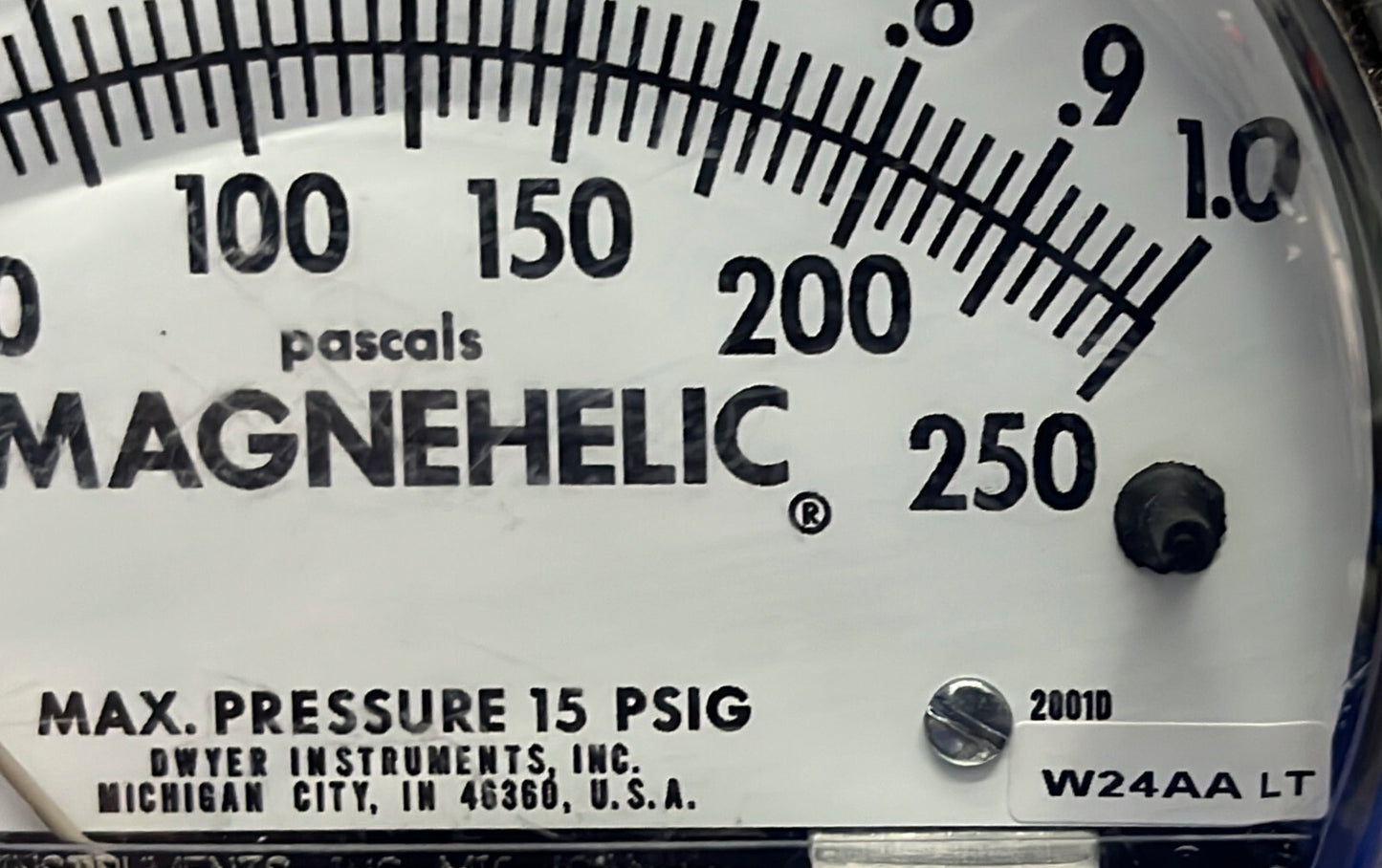 DWYER MAGNEHELIC DIFFERENTIAL PRESSURE GAUGE 2001D 102001-00 0-250
