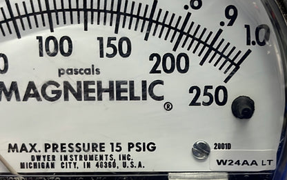 DWYER MAGNEHELIC DIFFERENTIAL PRESSURE GAUGE 2001D 102001-00 0-250