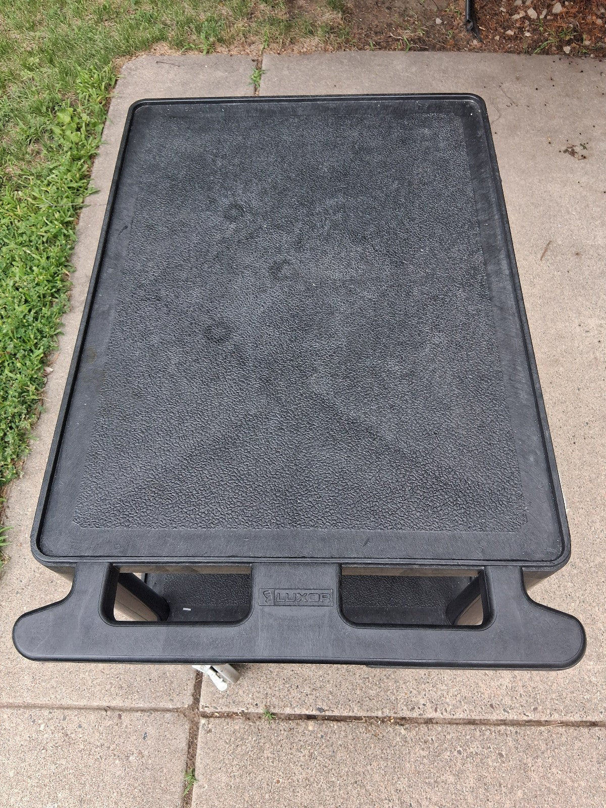 Luxor 24" x 18" 3 Shelf Utility Cart with Locking Wheels