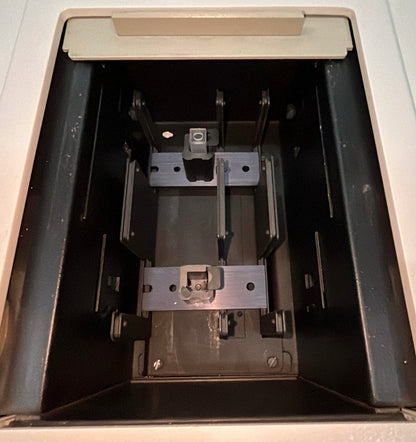 VARIAN CARY 3E UV VISIBLE SPECTROPHOTOMETER - BULB LIFE UNKNOWN - PARTS/REPAIR