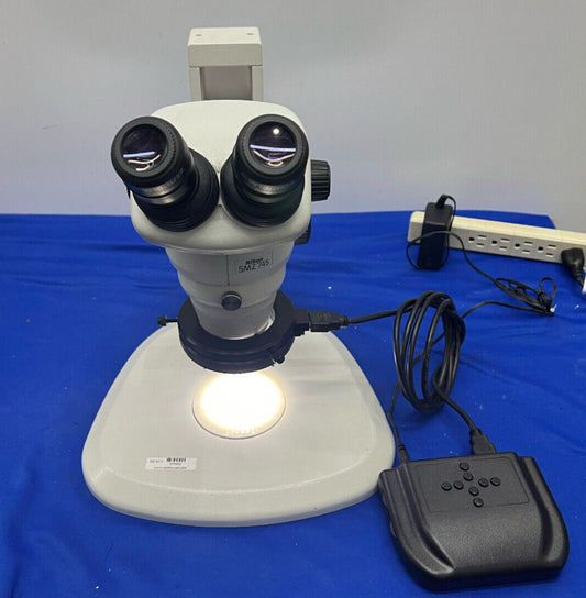 NIKON SMZ 745 6.7X-50X 顕微鏡。NIKON C-PSN 213406 トラックスタンドとライト付き