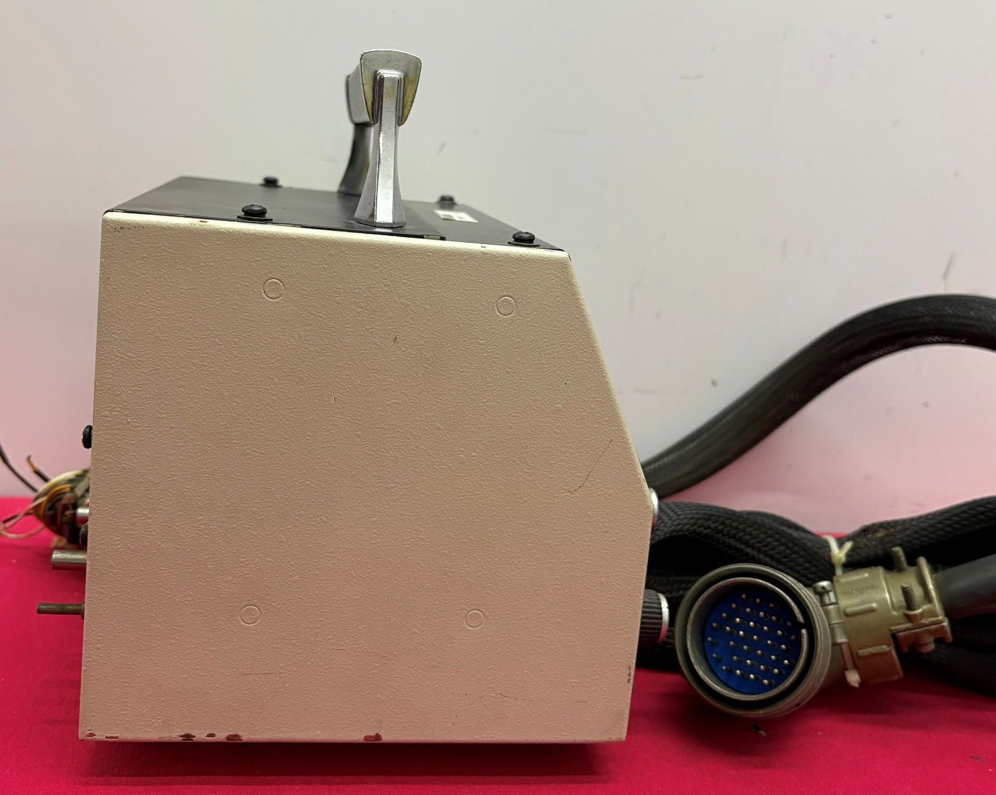 VEECO MS170 MASS SPECTROMETER-TYPE HELIUM LEAK INDICATOR DETECTOR - PARTS/REPAIR