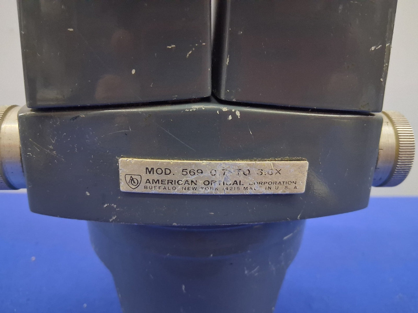 American Optical 569 0.7X-3X Stereo Microscope Head Only with 10X W.F Eyepieces