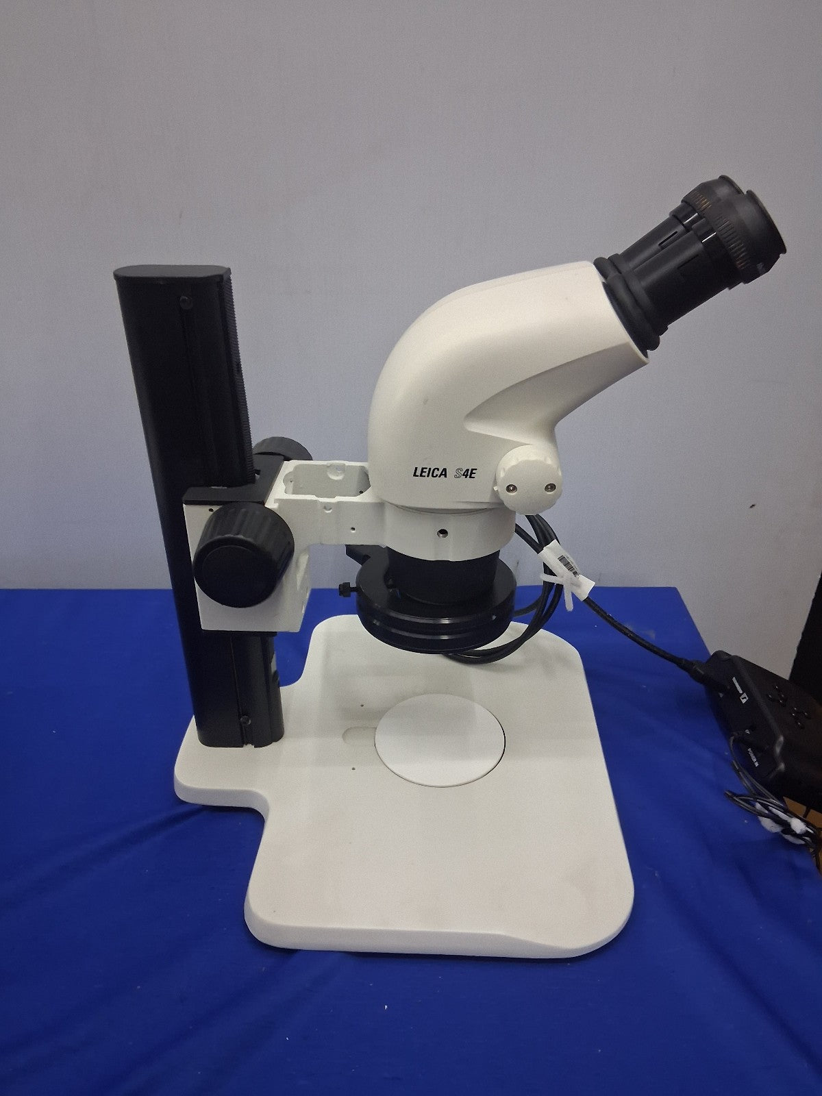 LEICA S4E STEREO ZOOM MICROSCOPE 6.3 -30 X MAGNIFICATION WITH STAND & LED LIGHT