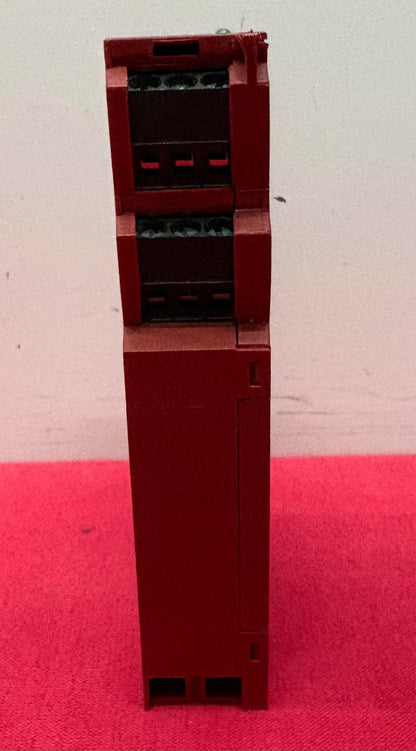 Allen Bradley AB GUARDMASTER MSR126.1T 440R-N23114 SER A SAFETY RELAY