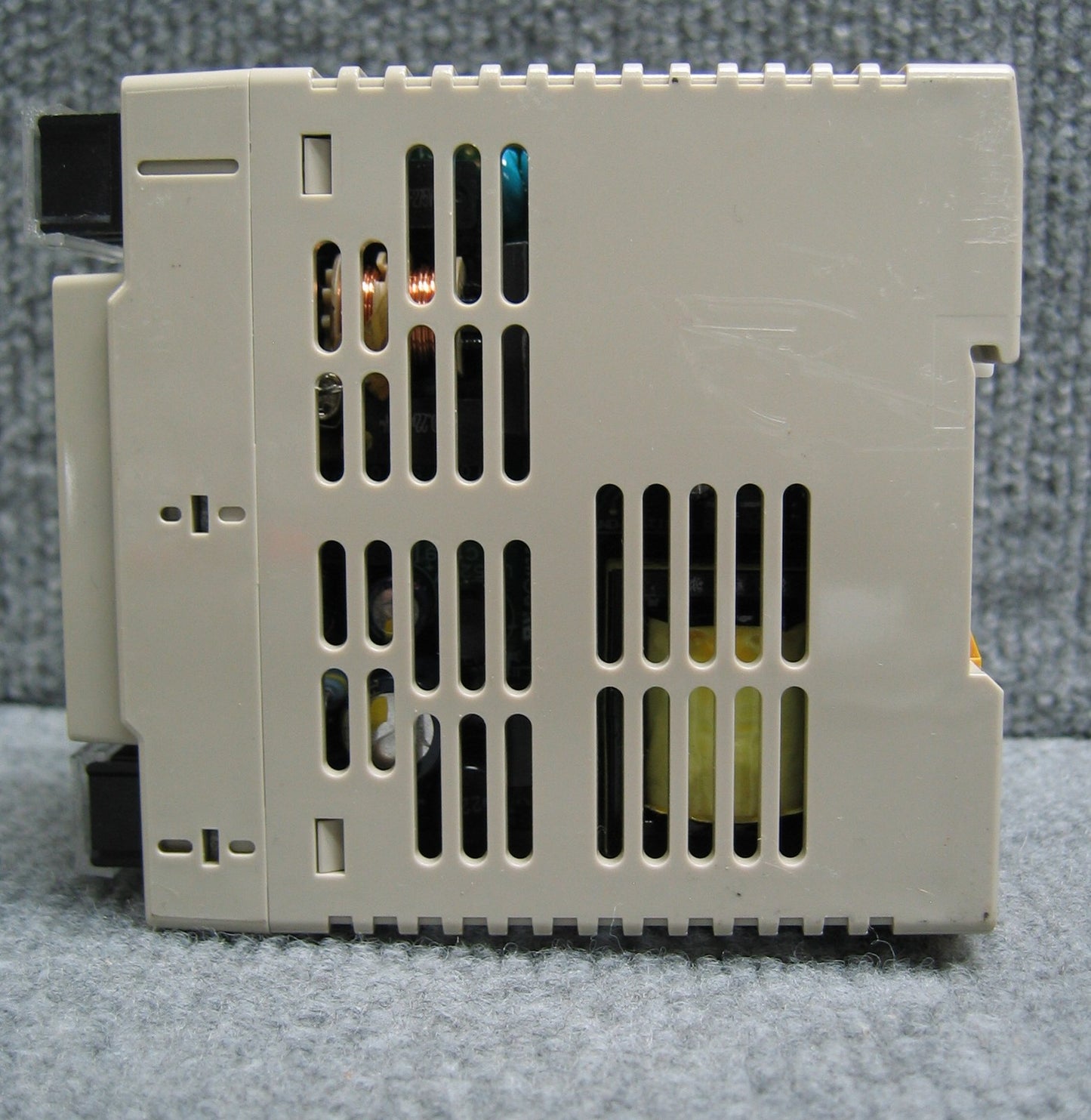 OMRON S8VS-06024 VOEDING 