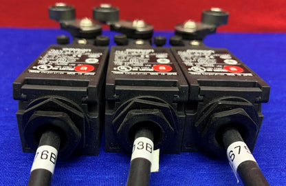 Lotto di 3 INTERRUTTORI DI FINECORSA DI SICUREZZA OMRON D4N-1122