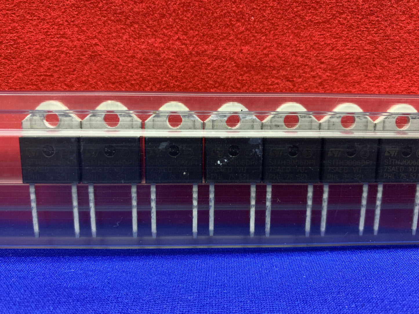 1 lotto da 18 - Raddrizzatori STMicroelectronics 30A 600V