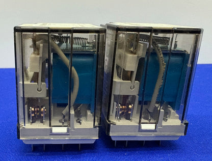 ALLEN BRADLEY AB 700-HB32Z24 SER E RELÈ 24VDC - 1 LOTTO QTY 2 