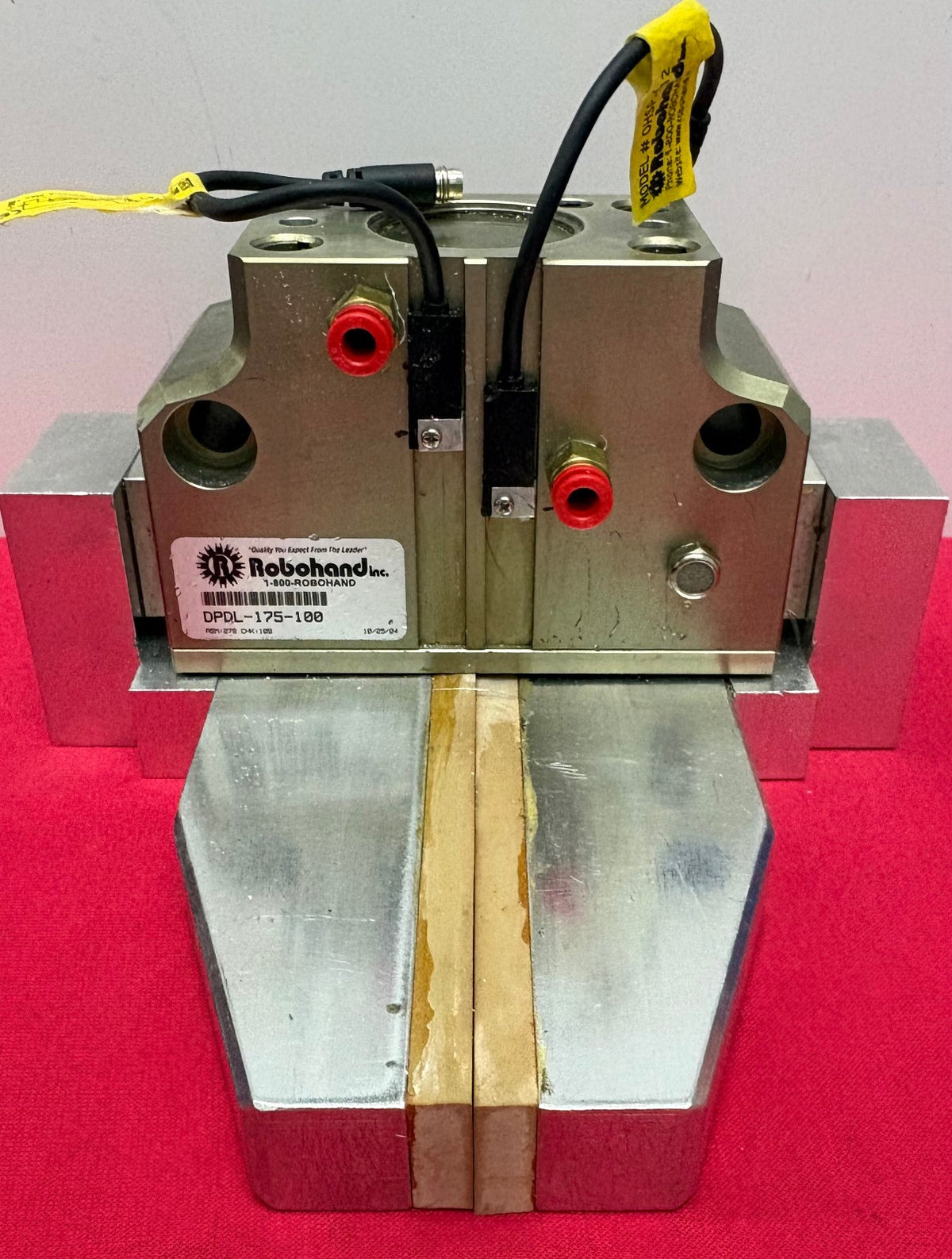 DESTACO ROBO HAND DPDL-175-100 PARALLEL PNEUMATIC GRIPPER 2-JAW With (2) OHSP-01