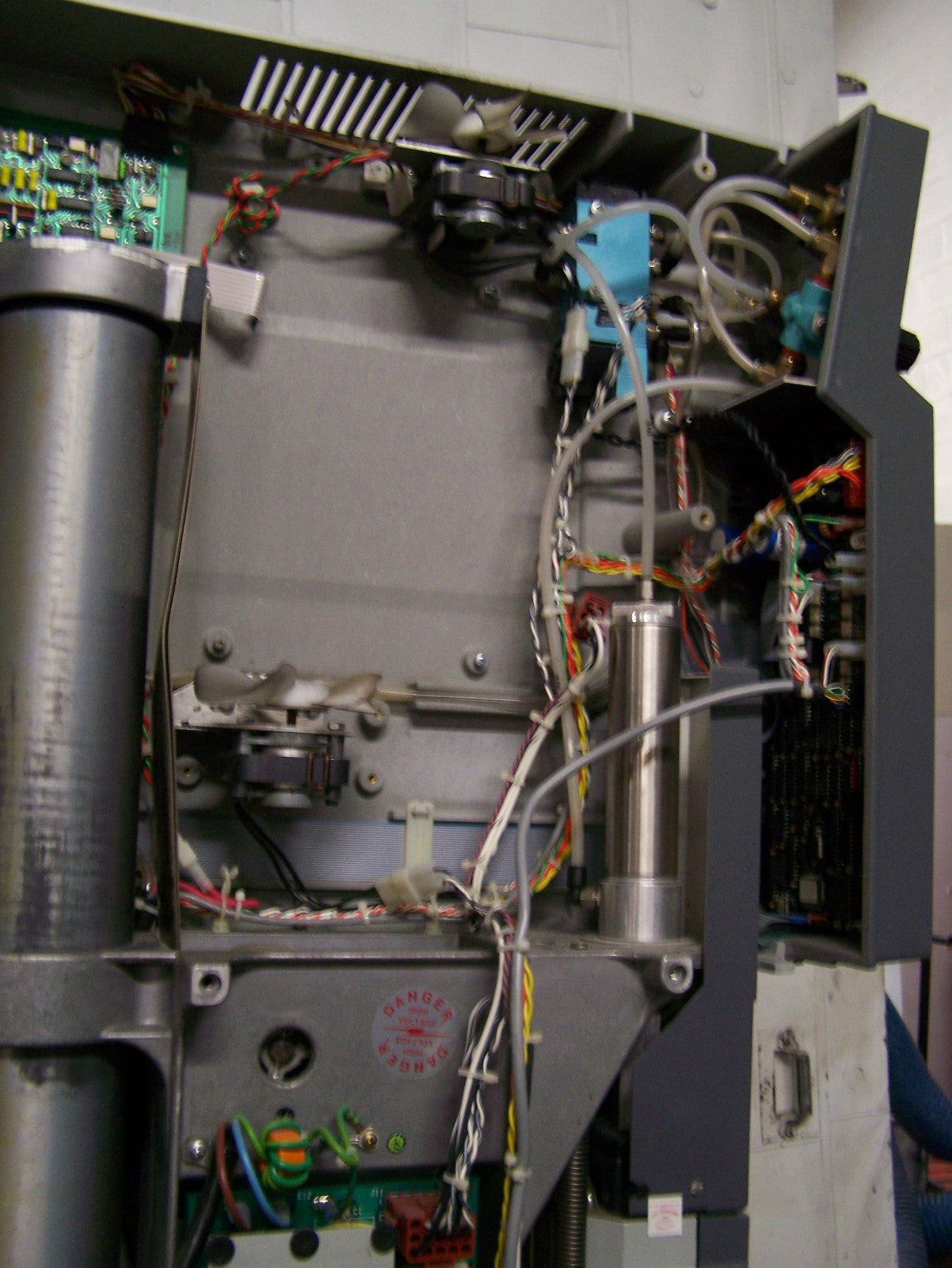 BRANSON ULTRASONIC WELDER 910IWT INPUT 117 VAC 13 AMP 50/60 HZ FOR PARTS REPAIR