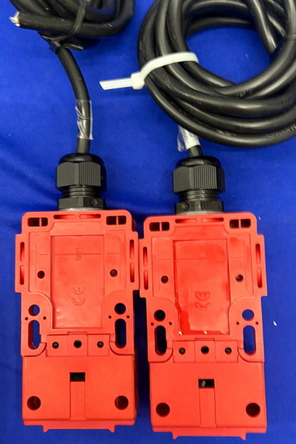 ALLEN BRADLEY AB GUARDMASTER ® SAFETY INTERLOCK SWITCH TLS2-GD2 & (2) TROJAN 5EX