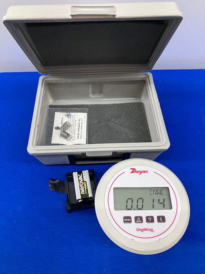 DWYER DIGITAL DIFFERENTIAL PRESSURE GAUGE DM-1102  FOR PARTS AND REPAIR