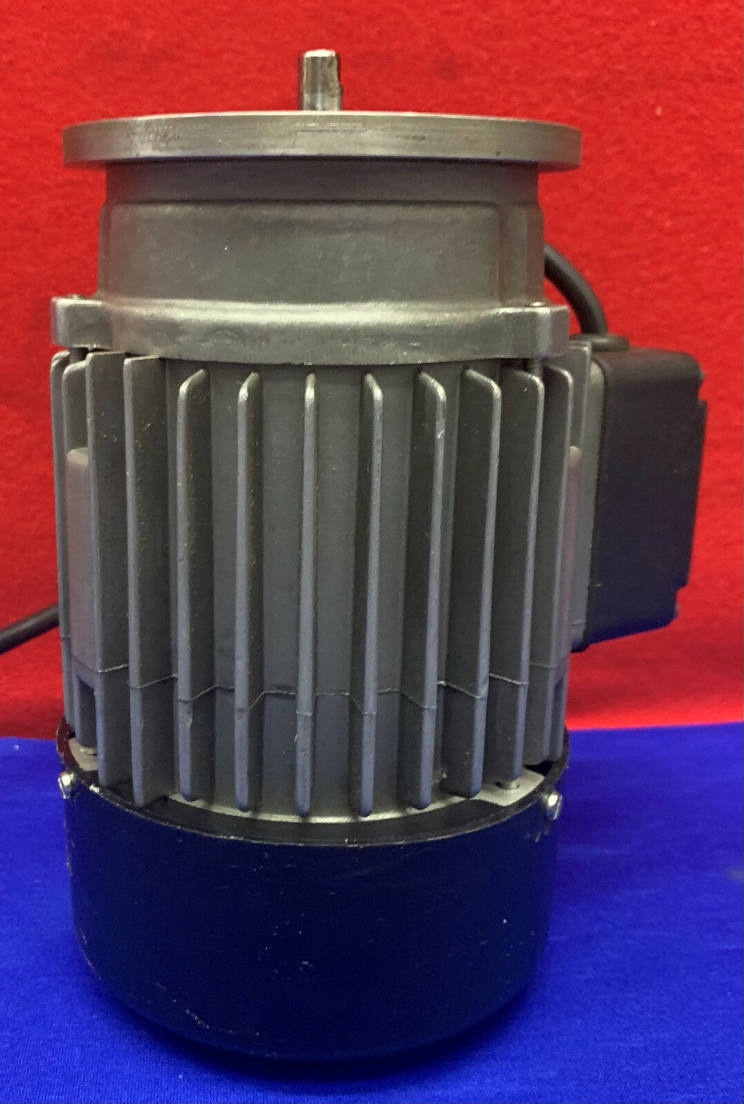 ANTRIEBSTECHNIK 7960327RBF0.0974-71 MOTEUR 1650/min 2,0A 115V 60Hz. L'ARTICLE EST UTILISÉ.