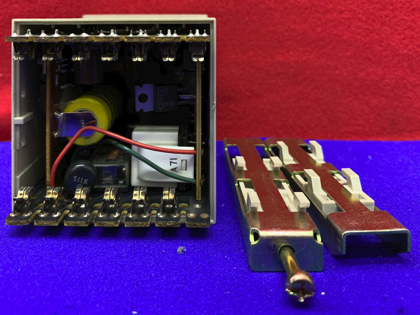 OMRON PLC H7AN CONTROPARTI/RIPARAZIONE CON STAFFE DI MONTAGGIO/PIASTRA POSTERIORE MANCANTE