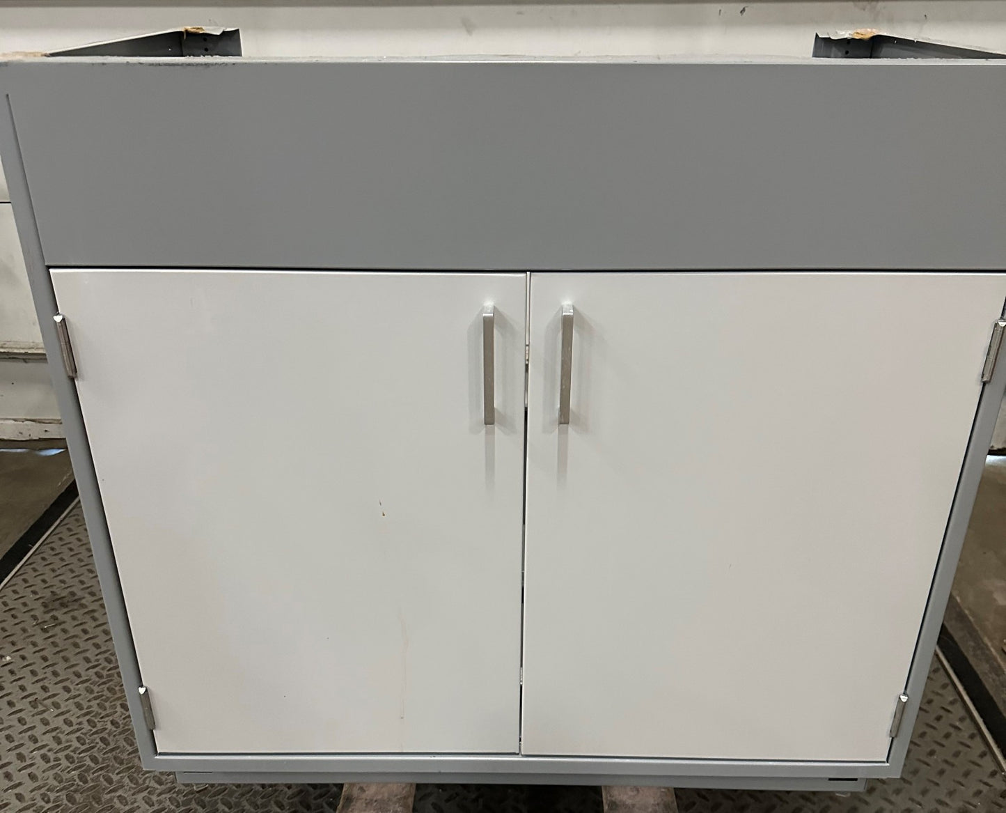 FISHER HAMILTON SINK AND BASE COMBO GRAY BASE WITH WHITE DOORS 36" X 35" X 22"