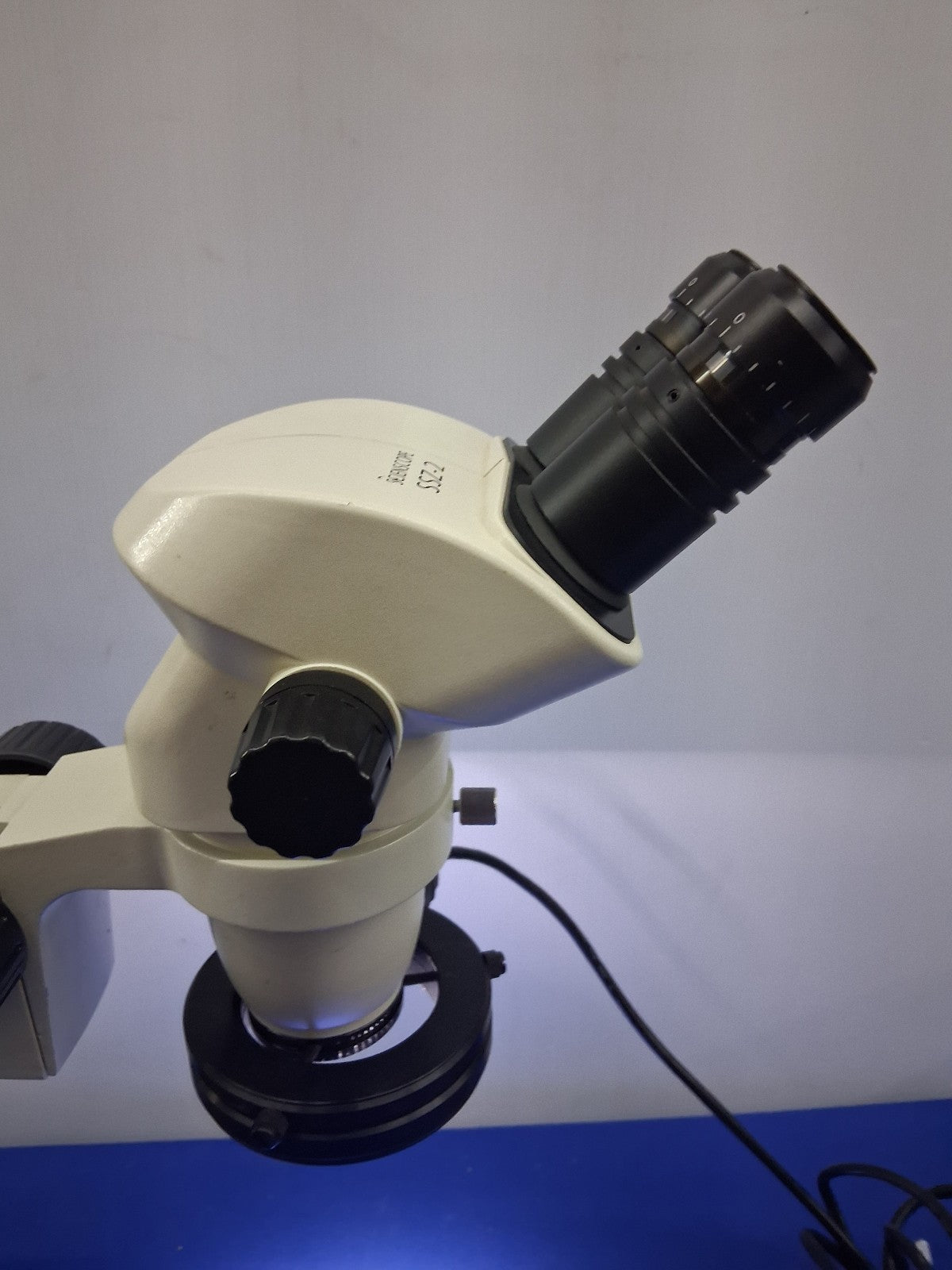 Scienscope SSZ-2 Stereo Zoom Microscope 6.7-45X Boom Stand and LED Ring Light