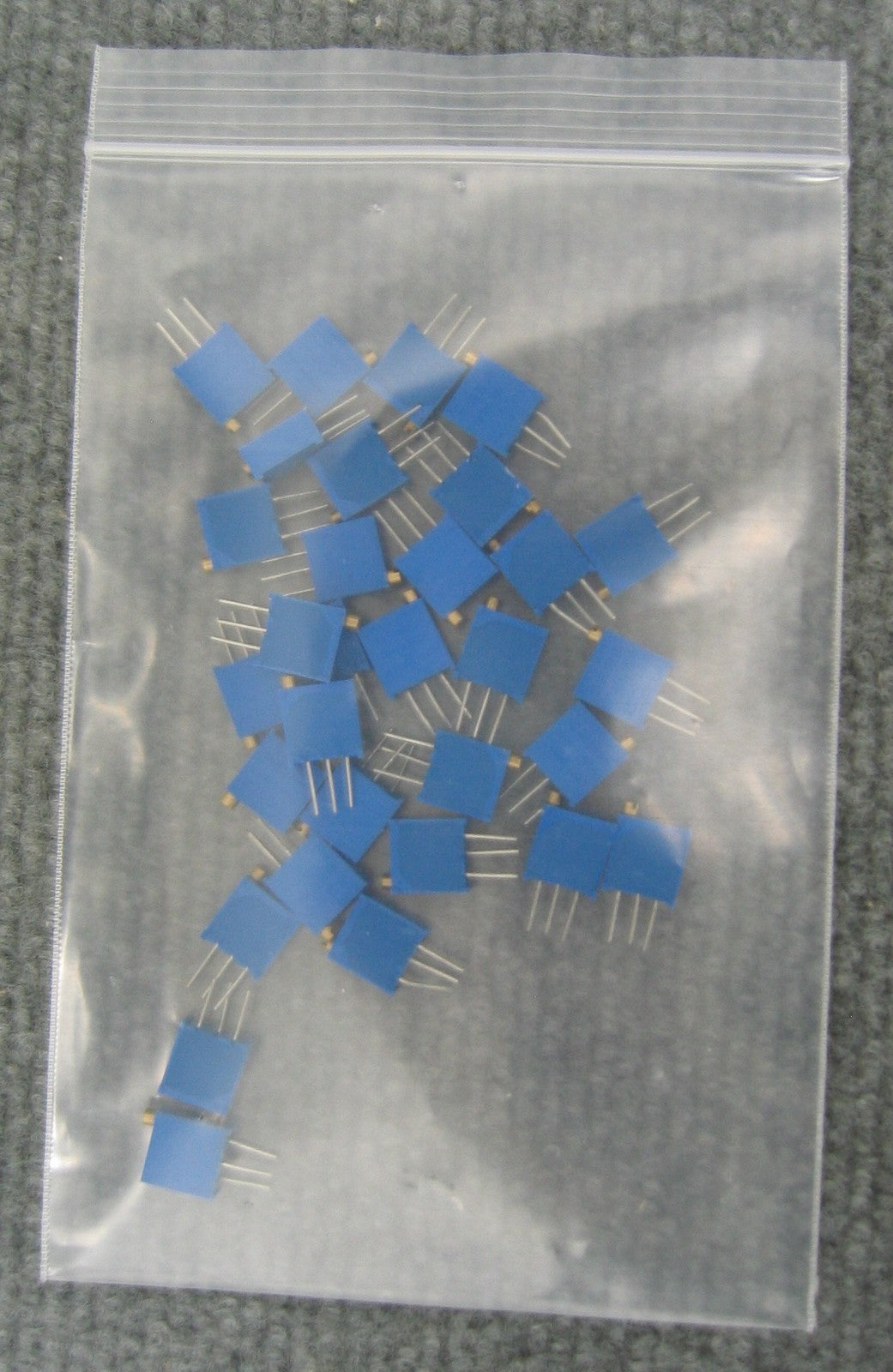BOURNS 3296 TRIMMER RESISTENZA 100D Ohm 10% 1/2 WATT 25 GIRI 2,19 MM PIN