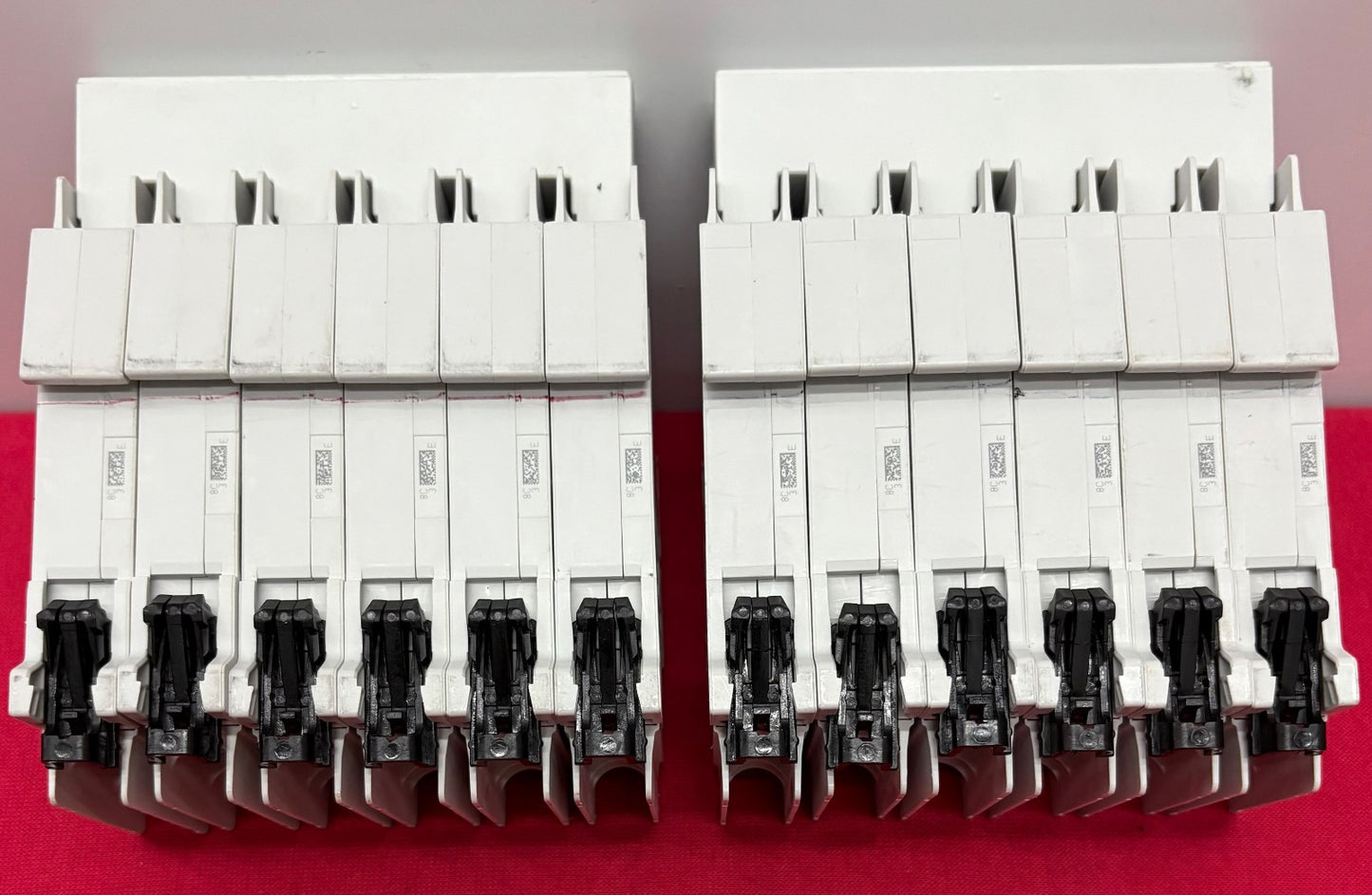 AB 1489-M1C030 SINGLE POLE CIRCUIT BREAKER -2 EATON  Z-SVUL-16/1P-1TE/6 -  QTY 2