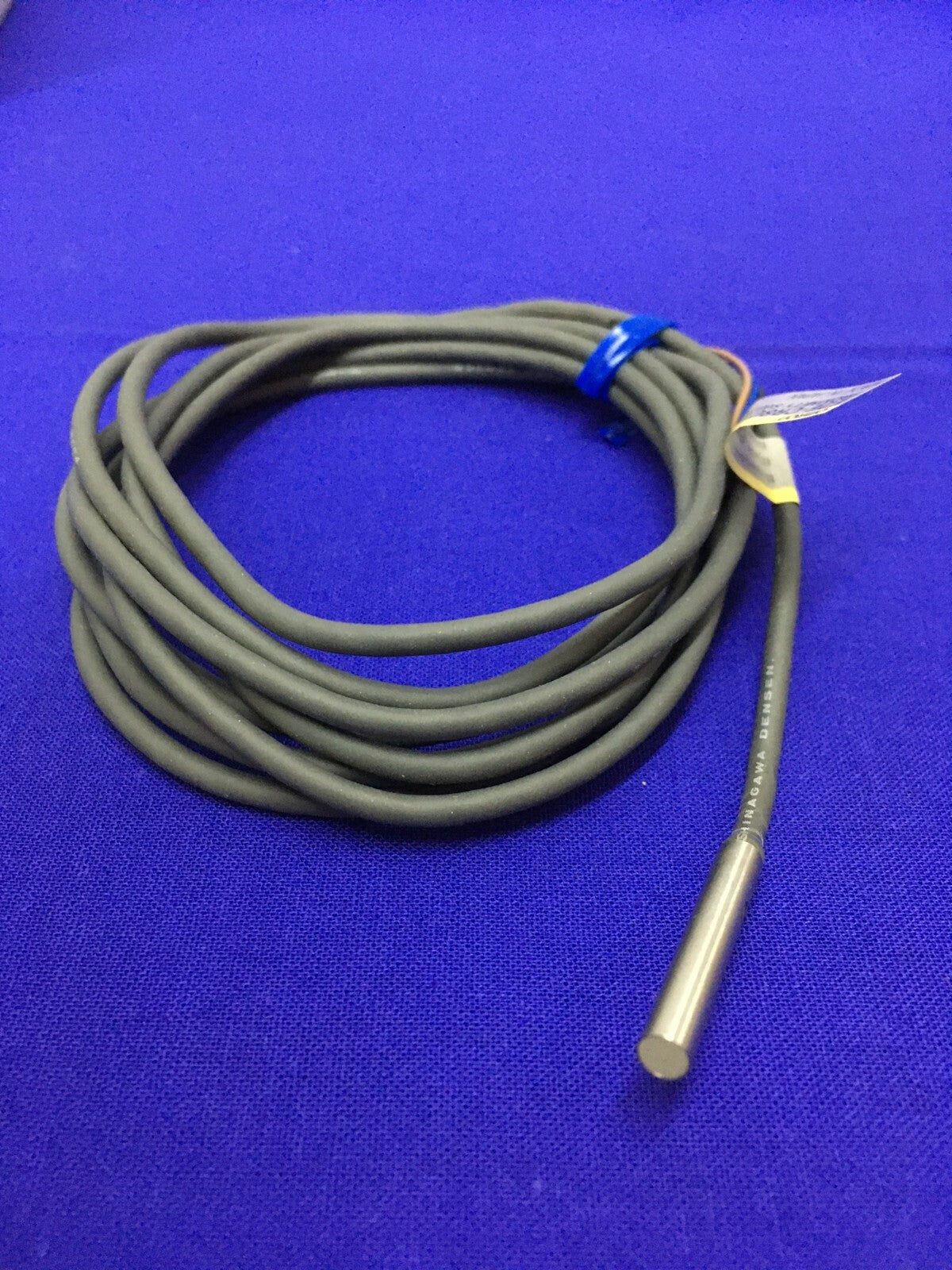OMRON E2E / E2E-CR8C1 / E2ECR8C1 PROXIMITY SWITCH 2m CABLE VOLTS 12 TO 24 VDC