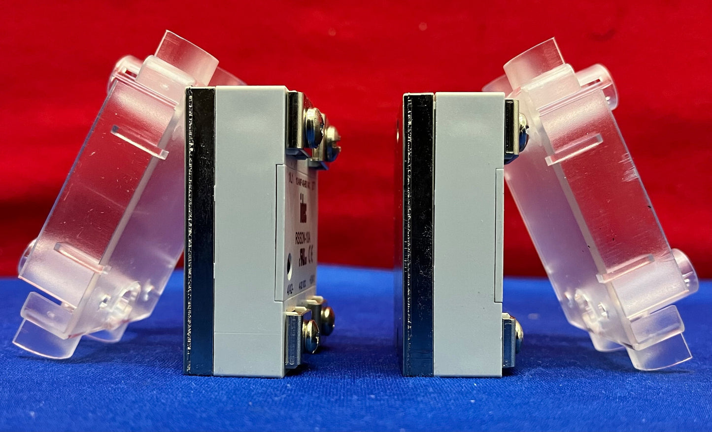 1 LOT, 2 Stück – IDEC RSSDN-10A Halbleiterrelais mit Abdeckung